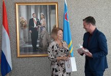 Den cuadro di despedida di Procurador General señor Bote ter Stege; Prome Minister ta gradici Señor Bote ter Stege pa su contribucion valioso na e aparato hudicial di Pais Aruba