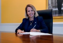 Prome minister Evelyn Wever-Croes tocante Hotel Secret’s Baby Beach: “Awor e decreto nobo a sali y nos lo sinta na mesa cu habitantenan pa delibera riba e tema aki”