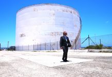 Minister di Energia Glenbert Croes: Cu MOU entre Acciona Energia, Utilities, WEB, ELMAR y RDA; Refineria di Hidrogeno como parti di Green Hydrogen Valley, ta bira realidad