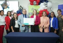 Minister Endy Croes: A firma un Memorandum Of Understanding (MOU) cu EducationUSA