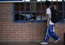 Centenares di studiante a marcha pa stop e tiroteonan na nan scol na Colombia