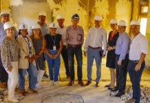 Embahador di Union Europeo y partner local a bishita e edificio Maria Convent bao renobacion