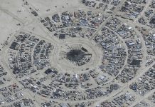 Inundacion na Burning Man a laga miles pega na Nevada