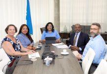 Minister Maduro a reuni cu representante di UNESCO pa nos region, Sr. dr. Paul Hector