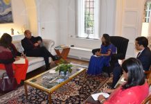 Minister Thijsen a papia cu embahador di India riba bishita na Aruba