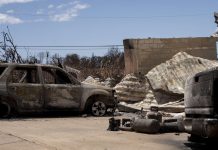 Residentenan di Lahaina a cuminsa bolbe back sitio destrui pa candela