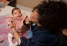 Rihanna y A$AP Rocky ta debuta potretnan di nan di dos yiu homber Riot Rose