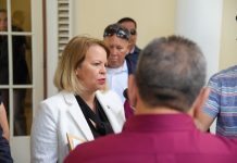 Sindicato TOPA ta entrega manifiesto y rapport na Prome Minister ariba e tema di Prestatiemanagement Sisteem