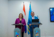 Aruba a firma acuerdo pa refinanciamento cu interes na 6.9%; Prome Minister: “E ta decepcionante pasobra ora bo ta den Reino bo ta expect ayudo”