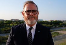 Den cuadro di Dia Mundial di Energia: Aruba ta den proceso di transformacion energetico, cu lo genera progreso pa henter comunidad