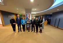 Negociacion entre prome minister y secretario di estado Van Huffelen ta continua cu urgencia