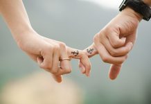 Turistanan cu bishita Aruba entre 1 di januari y 30 di juni 2024 por haya un tattoo gratis