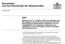 Sin gran fanfaria, A reduci deficit democratico den Reino