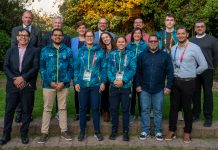 Embahador Hulandes a ricibi e delegacion di Aruba na su residencia na Santiago, Chile