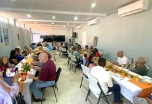 Encuentro di adulto mayor cu dr. Maikel Kelly na Fundacion Famia Piedra Plat