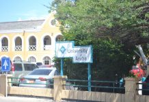 Universidad di Aruba: Manteniendo derecho humano durante un pandemia