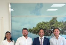 Minister Oduber ta comparti proyecto di mehoracion di salubridad cu studiantenan di UA