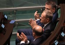 Parlamento nobo di Polonia ta debati anulacion di prohibicion riba fondo pa IVF