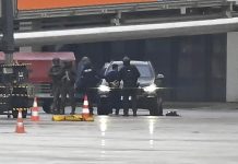 Situacion di rehen na aeropuerto Hamburg ta termina cu un homber den custodia
