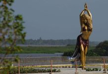 Barranquilla a lanta un estatua di Shakira