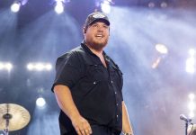 Luke Combs yudando un fanatico cu a casi debe 250,000 dollar pa benta no autorisa di mercancia