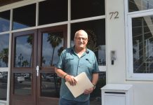 Miembro di Partido UPP Candelario (Booshi) Wever: Aparte di ta corupto Otmar ta perde haya tambe awo!