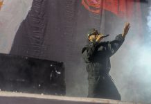 Rapper Mericano Kendrick Lamar ta asombra riba escenario cu artistanan local di Sur Africa