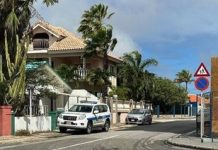 Cuerpo di Polis ta pidi chauffeurnan pa para auto bon y sigui reglanan di trafico