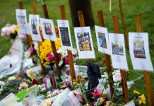 Merca: Legislacion pa limita arma ta riba agenda na legislatura di Maine despues di tiroteo masal