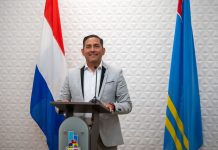 Minister Arends a reacciona riba comentario di Otmar Oduber: “Pa mi e ta un politico irelevante”