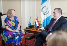 Riba di dos dia di su bishita na Guatemala, Prome minister a reuni cu presidente nobo di Guatemala