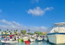 Publico a comporta su mes den evento di diadomingo ultimo na Nikki Beach