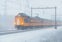 Sneeuw causando retraso, cancelacion di vuelo na Schiphol