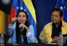 Venezuela: Opositornan ta insisti riba compromiso pa derota chavismo den eleccion presidencial
