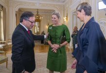 Colombia: Reina Maxima ta discuti cu Petro inclusion social y creditonan popular
