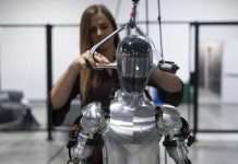Creador di robot humanoide Figure ta partner cu OpenAI y ta ricibi sosten di gigantenan tecnologico manera Jeff Bezos