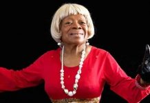 Diva Cubano cu a lidera e isla su escena di cabaret “Juana La cubana” a fayece cu 98 aña