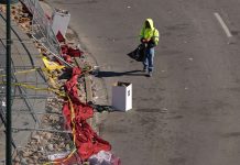 Dos hoben acusa den tiramento masal na parada di Super Bowl di Kansas City Chiefs