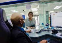 ELMAR y SETAR lo brinda Asistencia Personal pa guia cliente di SmartUp Prepaid y EV Chargeup pa cu uso di Pay.Aw app