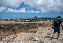 Minister Ursell Arends ta presenta plan di alivio pa e holo di Parkietenbos
