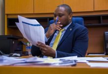 Minister di Husticia ta ricibi critica a causa di preocupacion causa pa polis den seguridad di mucha