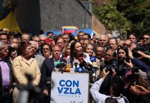 Venezolanonan na Aruba ta bay reuni pa duna apoyo na Maria Corina Machado