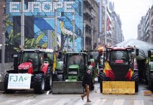 Acuerdo nobo di importacion di UE lo sostene Ucrania mientras ta protege agricultornan di e bloc