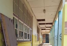 Mientras ta bay construi un edificio nobo, Ex-edificio di Juliana School y Reina Beatrix School completamente deteriora