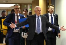 Union Europeo ta pusha cu plan pa cumpra arma pa Ucrania usando activonan Ruso