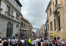 Colombianonan a marcha contra gestion di Petro