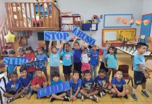 Comunidad di Aruba tambe a bisti na blauw pa demostra nan apoyo pa e lucha contra abuso di mucha