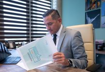 Minister Ursell Arends ta comparti Rapport di Foro Nacional pa Adulto Mayor