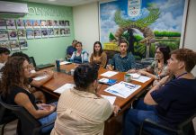 Combersando cu e futuro di deporte Olimpico na Aruba; A reuni cu e gruponan di hoben di Natacion