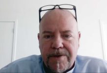 Consultante politico tras yamadanan robotico di Biden falso ta enfrenta boet di 6 miyon dollar y acusacionnan criminal